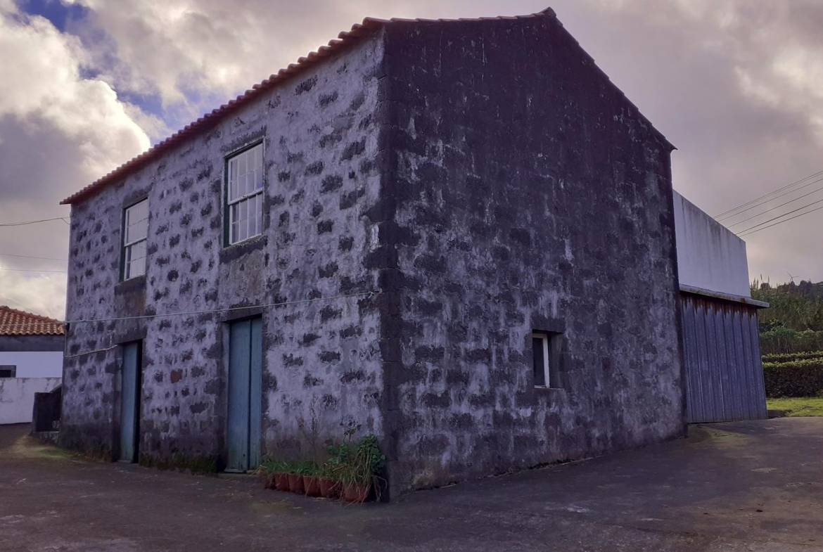 property garden views faial