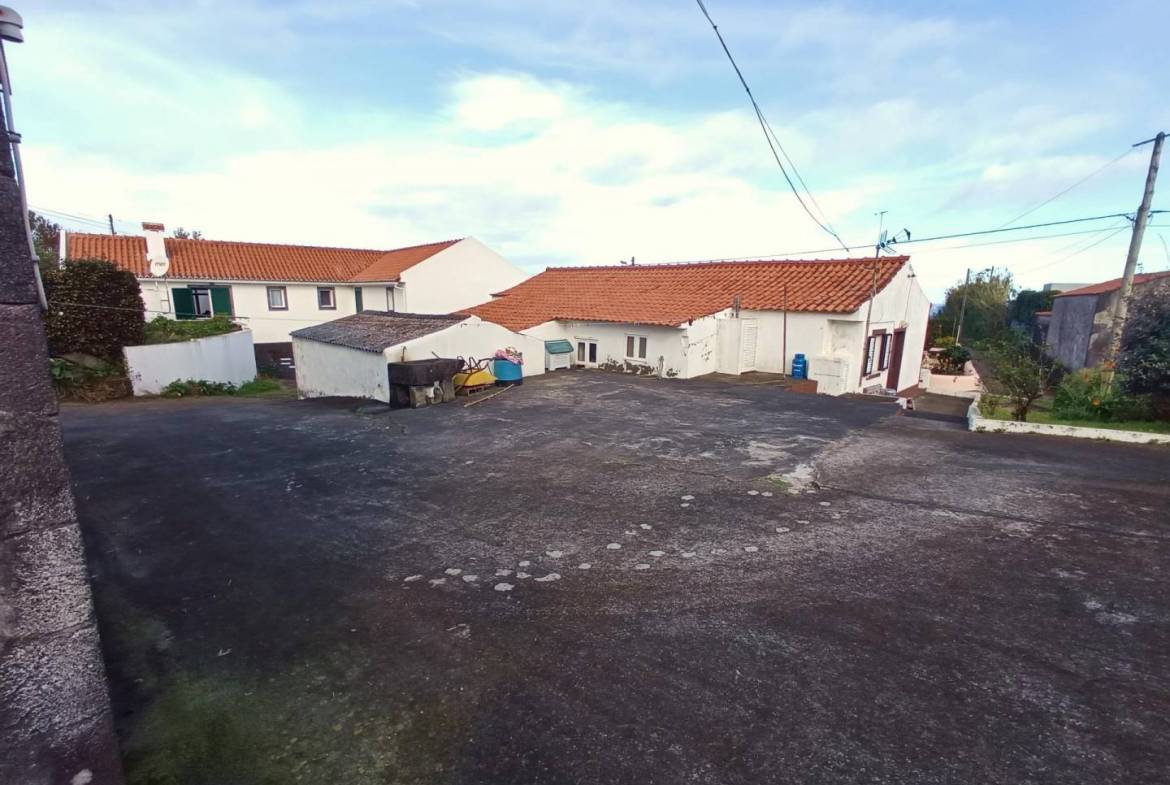 property garden views faial