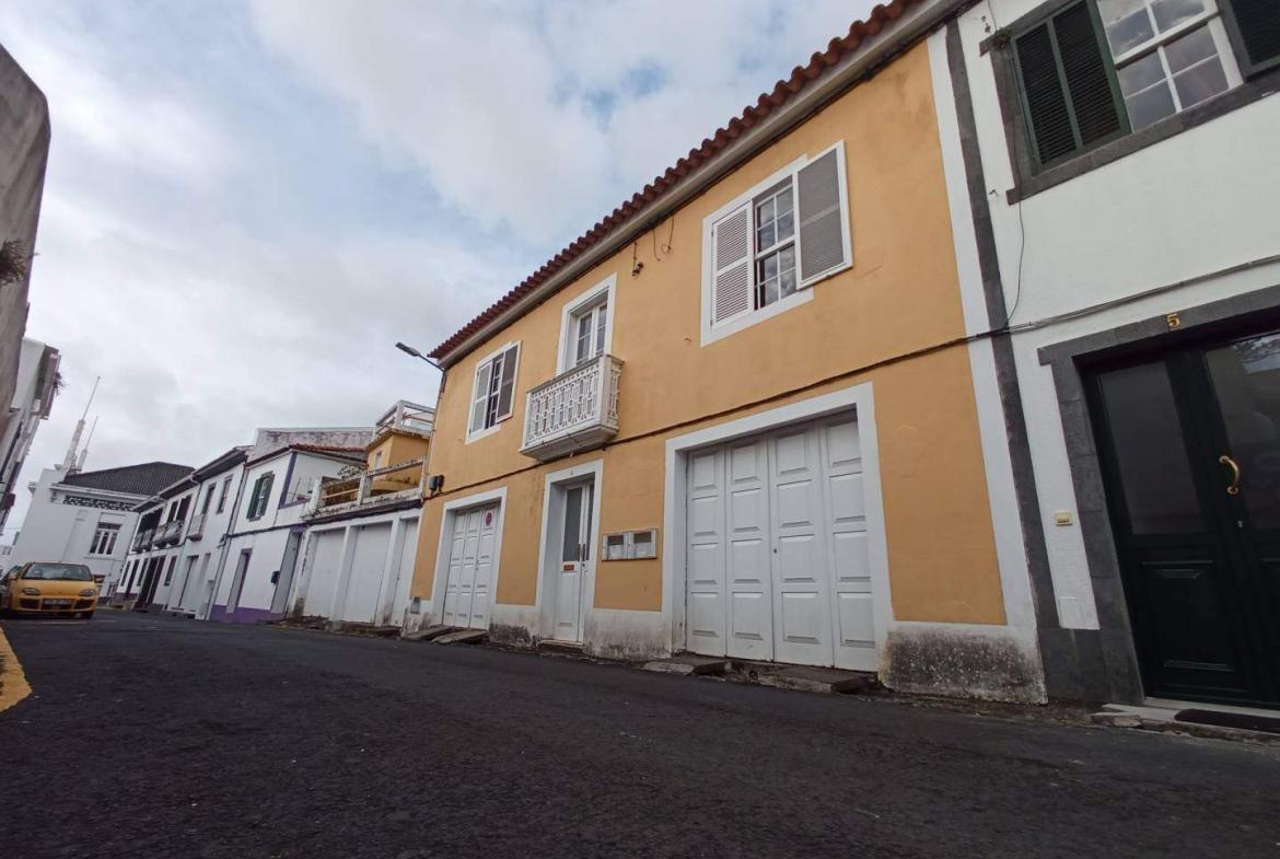 family house city faial