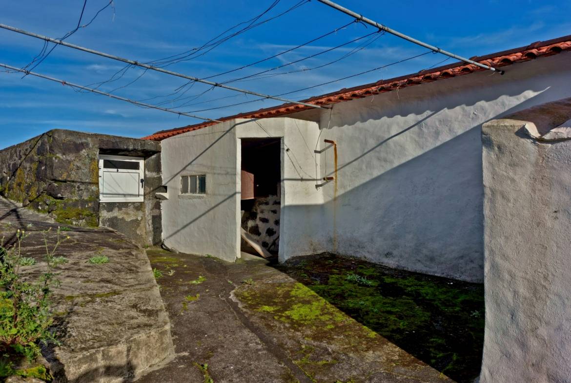 house land views island
