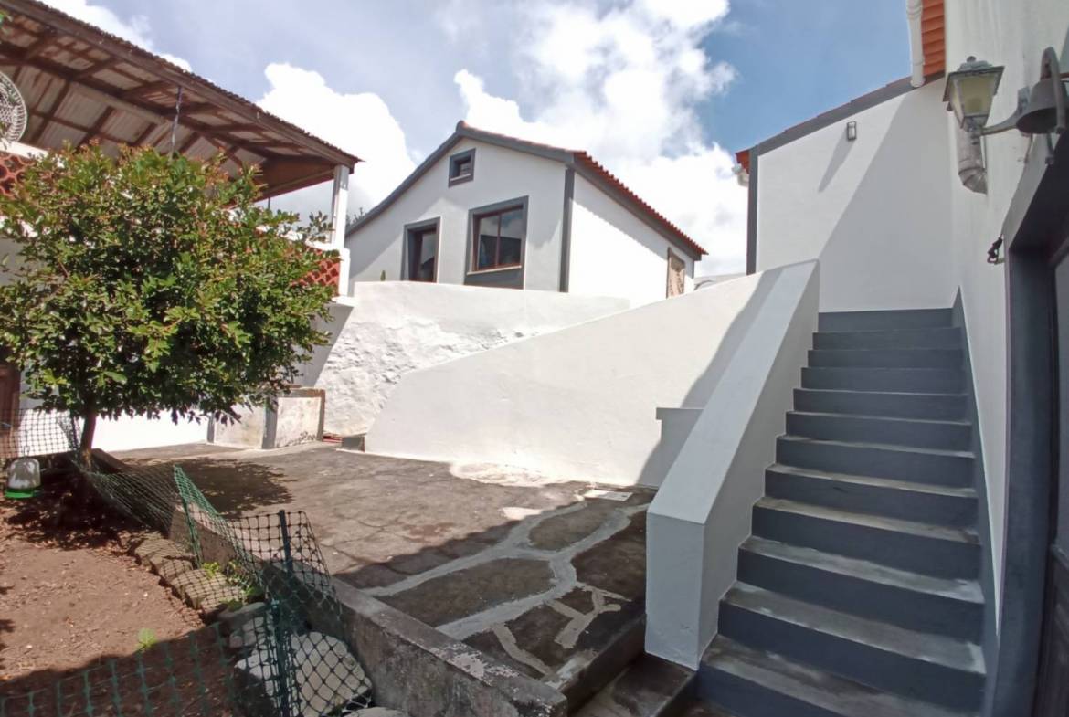 Three bedroom house, plus extra apartment and large garden, 200 meters from the beach, on Faial island, Azores.