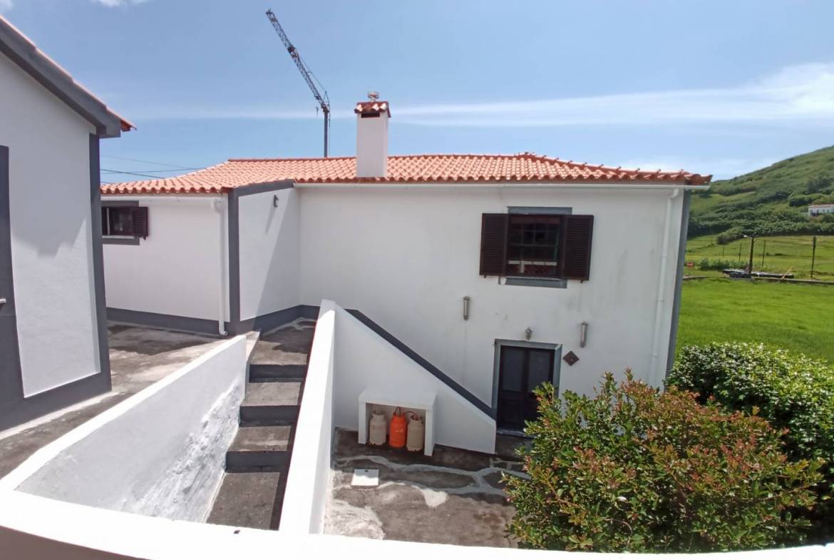 Three bedroom house, plus extra apartment and large garden, 200 meters from the beach, on Faial island, Azores.