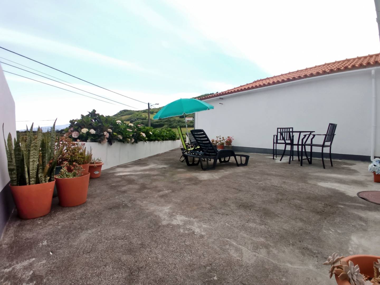 Three bedroom house, plus extra apartment and large garden, 200 meters from the beach, on Faial island, Azores.