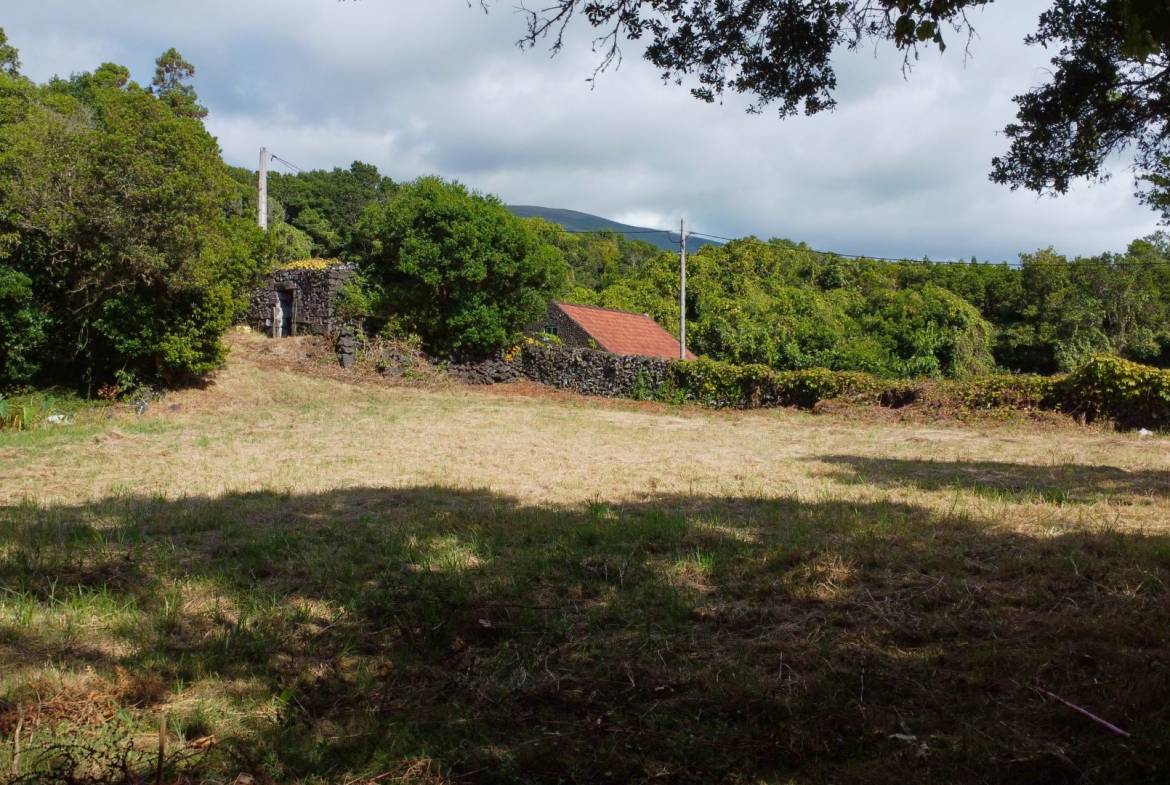 land ruin varadouro faial