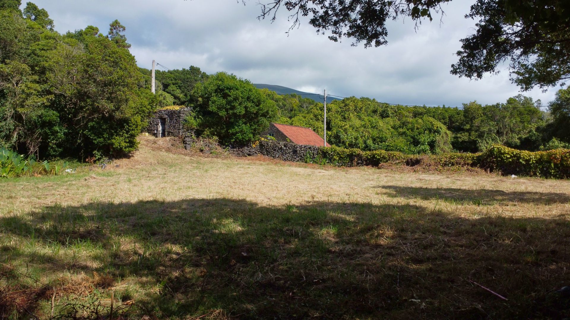 land ruin varadouro faial