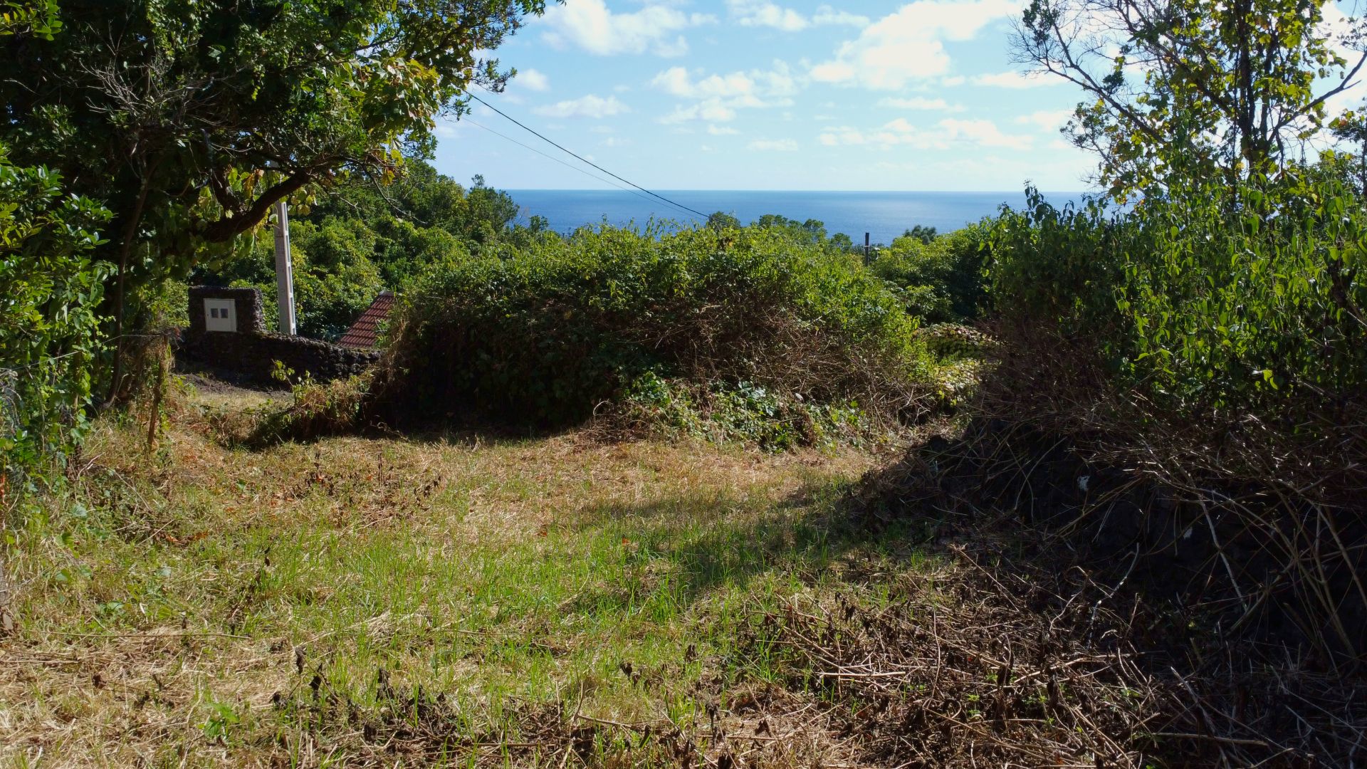 land ruin varadouro faial